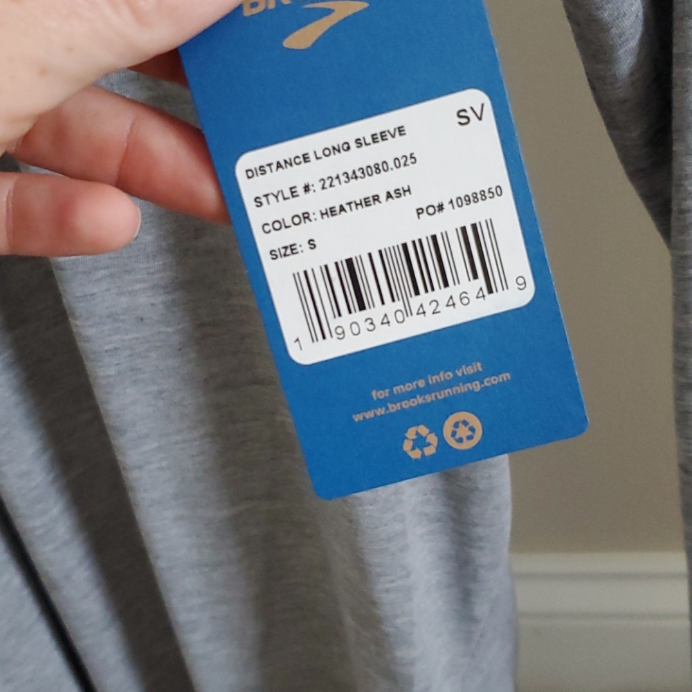 Brooks Distance Long Sleeve - Picture 2 of 3